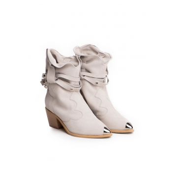 Ciocate din piele intoarsa - cu detalii metalice Emira - Alb