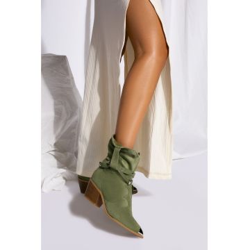 Ciocate din piele intoarsa - cu detalii metalice Emira - Verde sparanghel