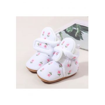 Cizmulite pentru bebelusi - albe - cu broderie florala si interior captusit moale - Alb