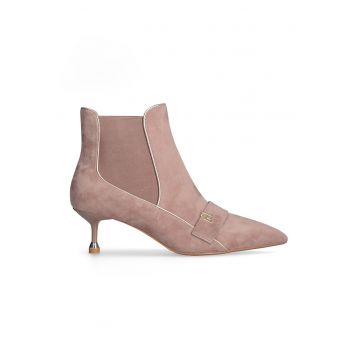 Botine Chelsea de piele intoarsa cu monograma metalica - Maro camel