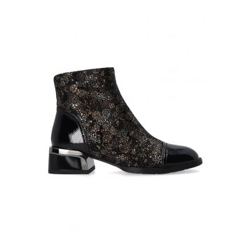 Botine cu detalii din piele lacuita si imprimeu floral