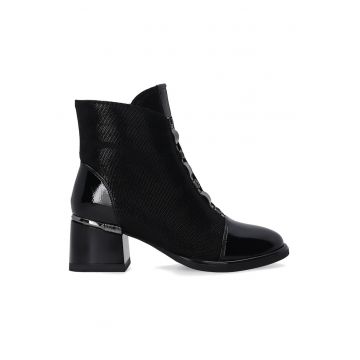 Botine din piele intoarsa si lacuita