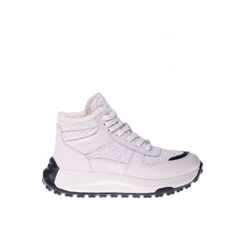 Ghete din piele intoarsa si material textil cu captuseala din piele de miel - Alb