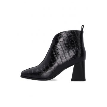Ghete negre din piele cu relief - talpa