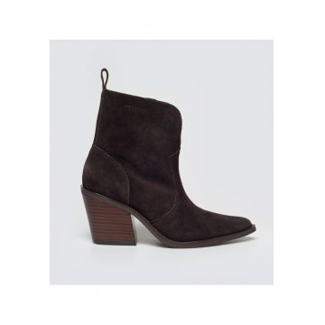 Botinedin piele intoarsa cu toc cubanez