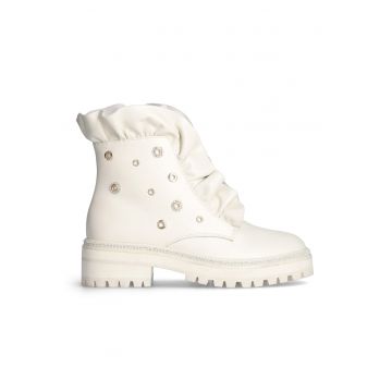 Ghete de piele cu segmente sintetice si decupaje metalice - Alb fildes