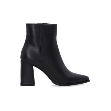 Botine de piele cu varf ascutit -