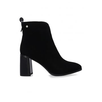 Botine negre din piele intoarsa cu toc decorativ si detalii aurii MARIMEA
