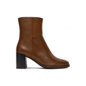 Botine din piele naturala - Maro