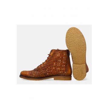 Ghete din piele cu design perforat