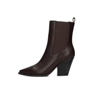 Botine cu varf ascutit si toc masiv