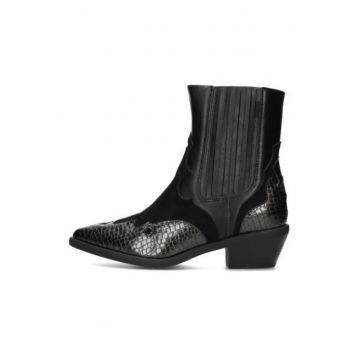 Botine cu varf ascutit