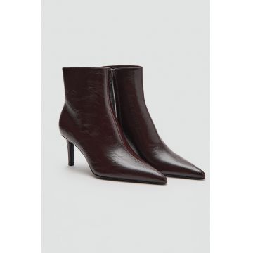 Botine de piele ecologica cu varf ascutit - Maro cognac
