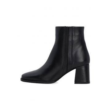 Botine din piele cu toc masiv si varf patrat