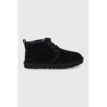 UGG pantofi de piele întoarsă Neumel bărbați, culoarea negru 3236-BLK