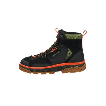 Ghete de piele intoarsa si material textil cu accente contrastante
