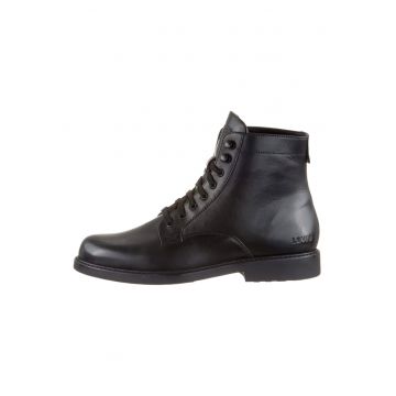 Ghete de piele cu logo stantat