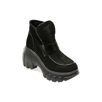 Ghete GRYXX negre, 434010, din piele intoarsa