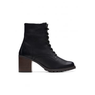 Ghete de piele cu toc masiv Well