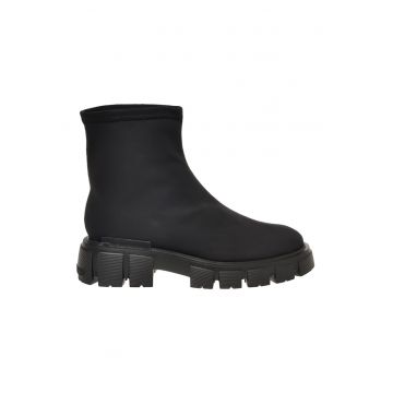 Ghete din material textil cu toc masiv