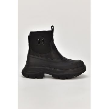 Ghete de piele cu insertii de material textil