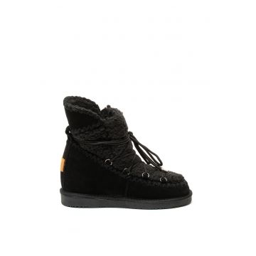 Ghete de piele intoarsa si blana shearling sintetica - cu talpa wedge ascunsa