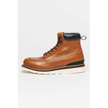 Ghete de piele cu cusaturi contrastante