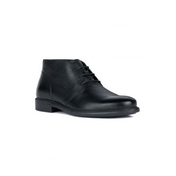 Ghete chukka de piele cu aspect texturat