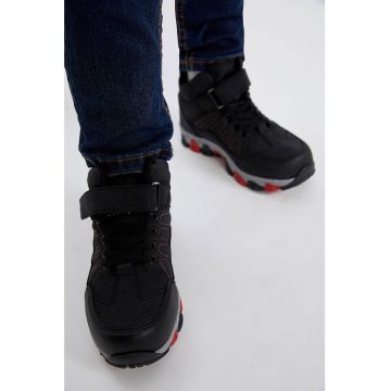 Ghete cu inchidere velcro