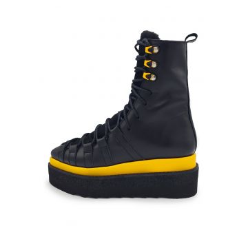 Ghete de piele cu varf ascutit