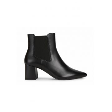 Botine de piele cu varf ascutit si toc masiv