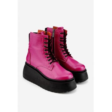 Ghete dama fuchsia din piele texturata cu detalii negre