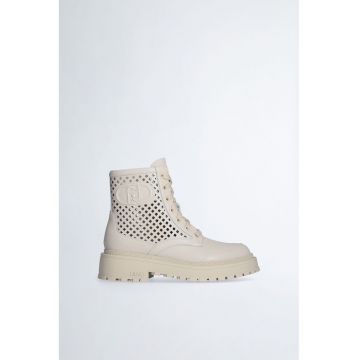 Bocanci din piele cu design perforat